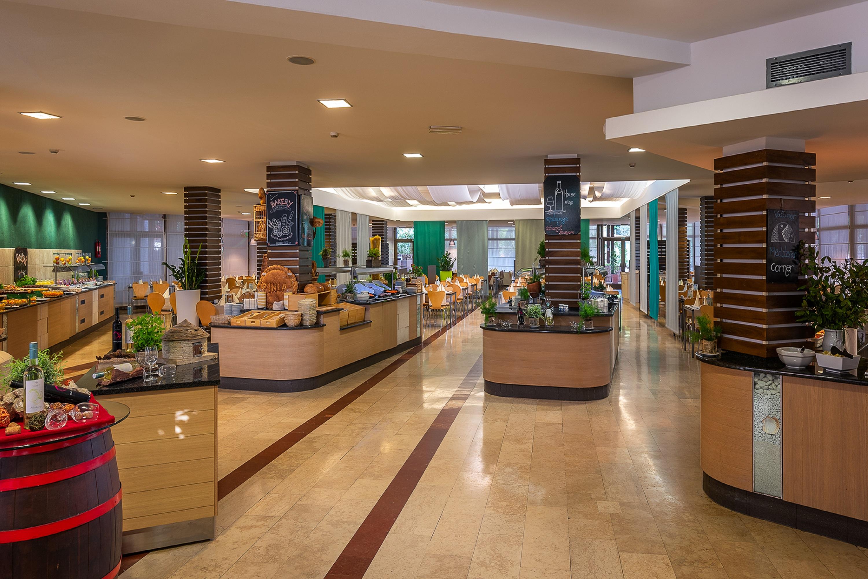 Valamar Pinia Hotel Porec Exterior photo